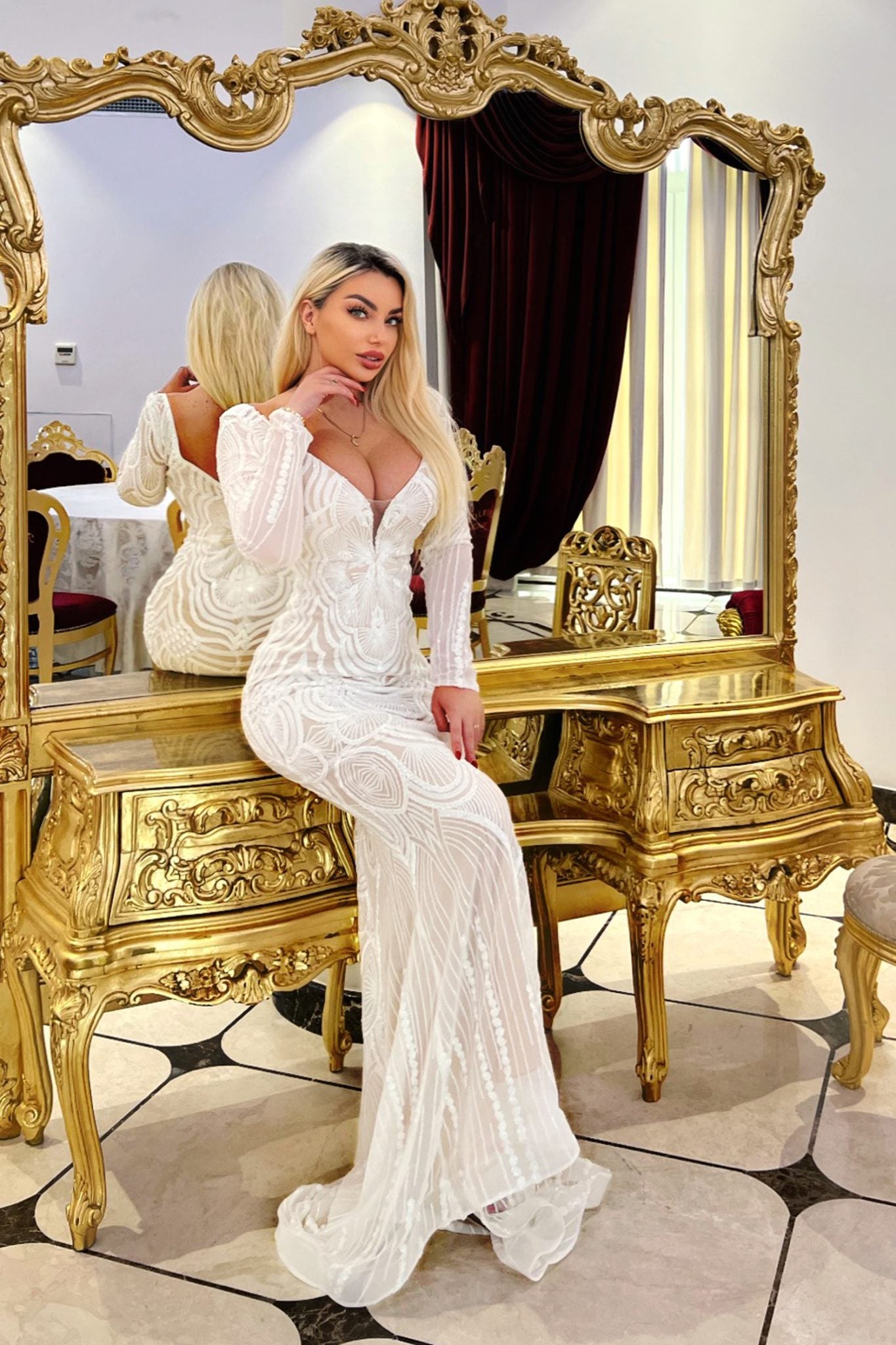BB025 V-Neck Low Back Mermaid Wedding Dress