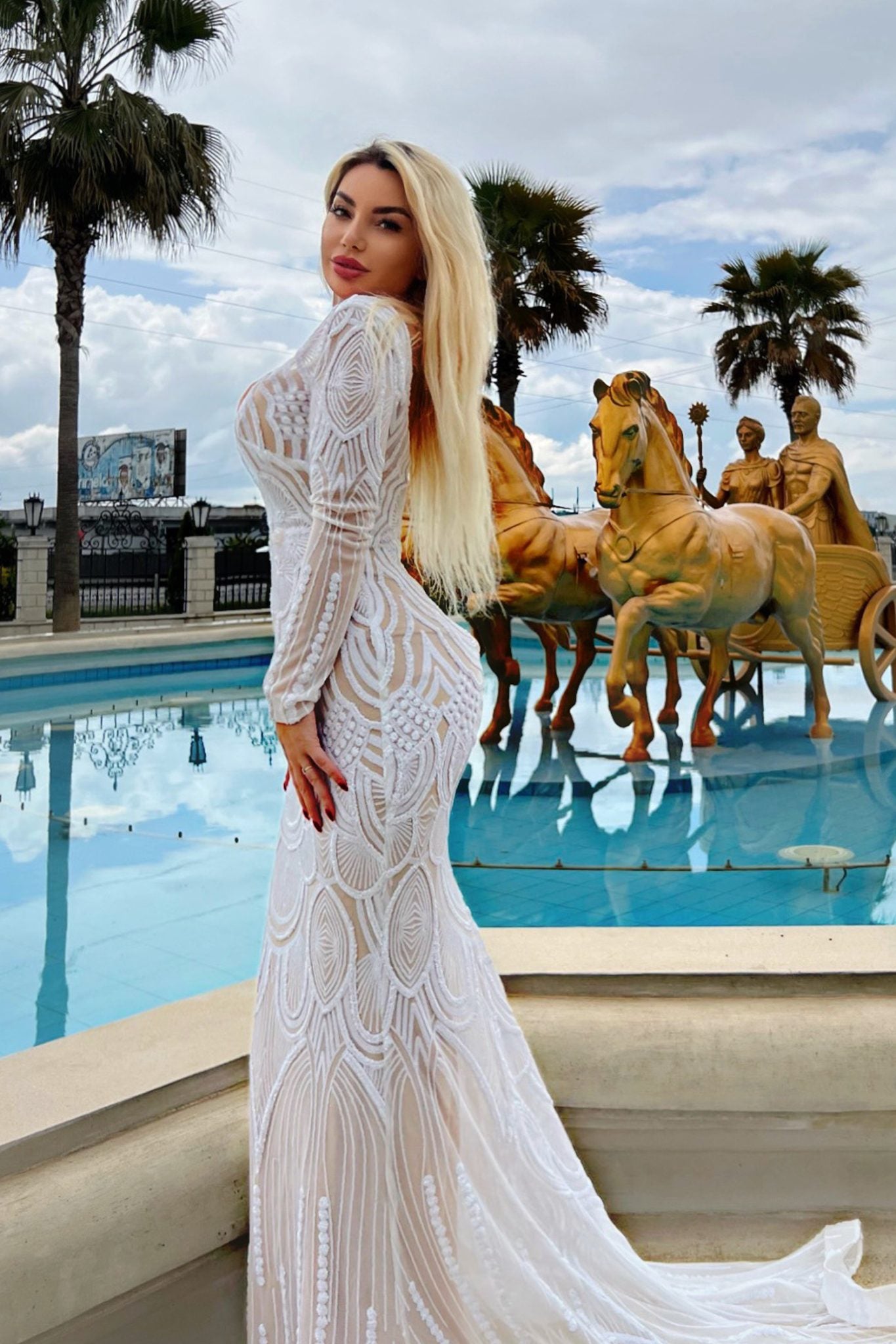 BB025 V-Neck Low Back Mermaid Wedding Dress
