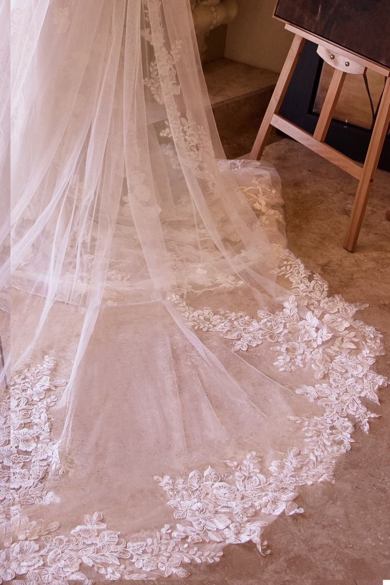 SANTORINI Floral Lace Royal Length Bridal Veil