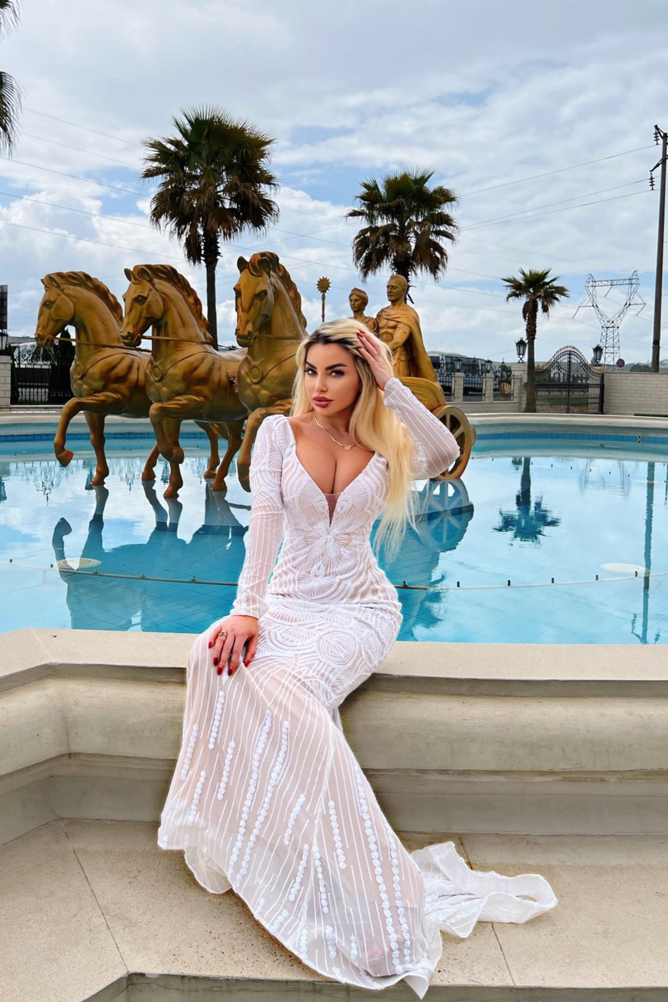 BB025 V-Neck Low Back Mermaid Wedding Dress