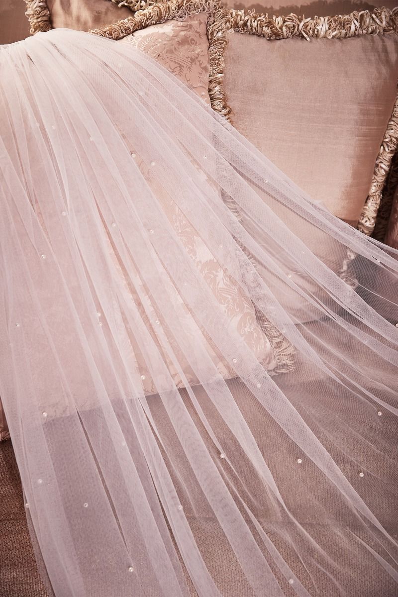 PRAGUE Pearl Drop Royal Length Bridal Veil