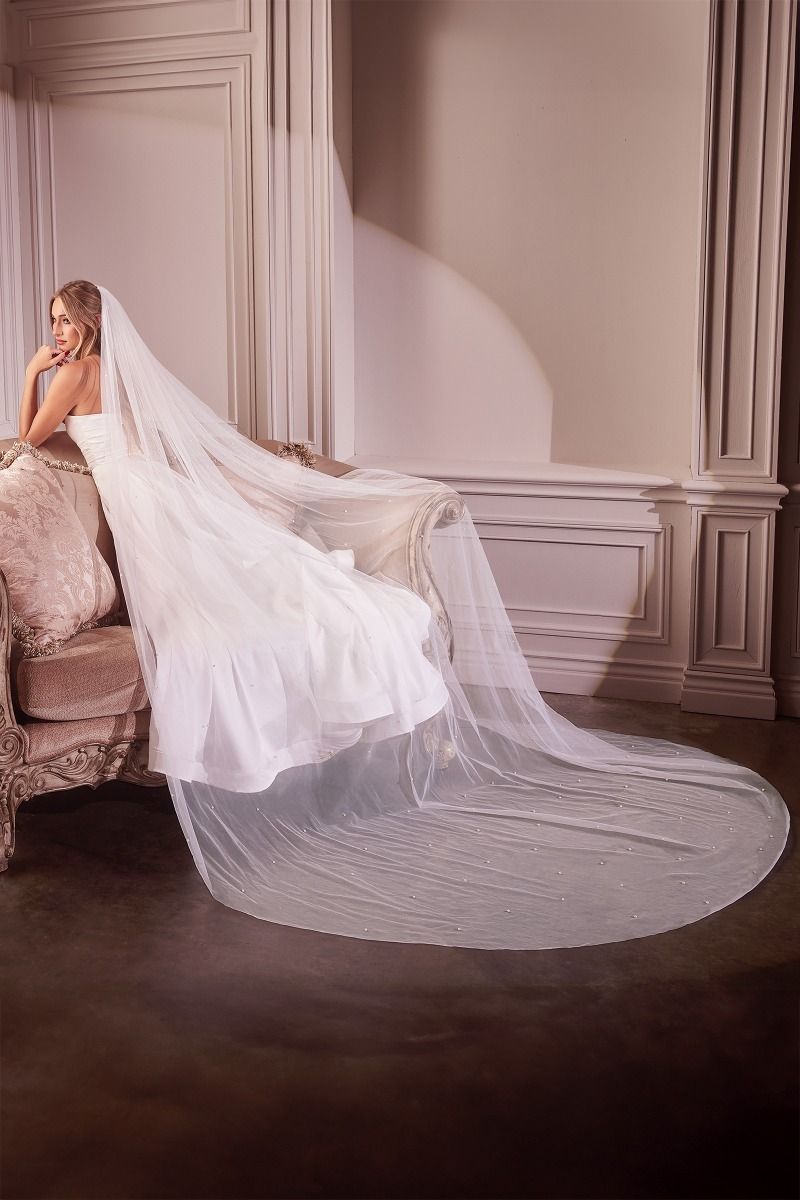 PRAGUE Pearl Drop Royal Length Bridal Veil