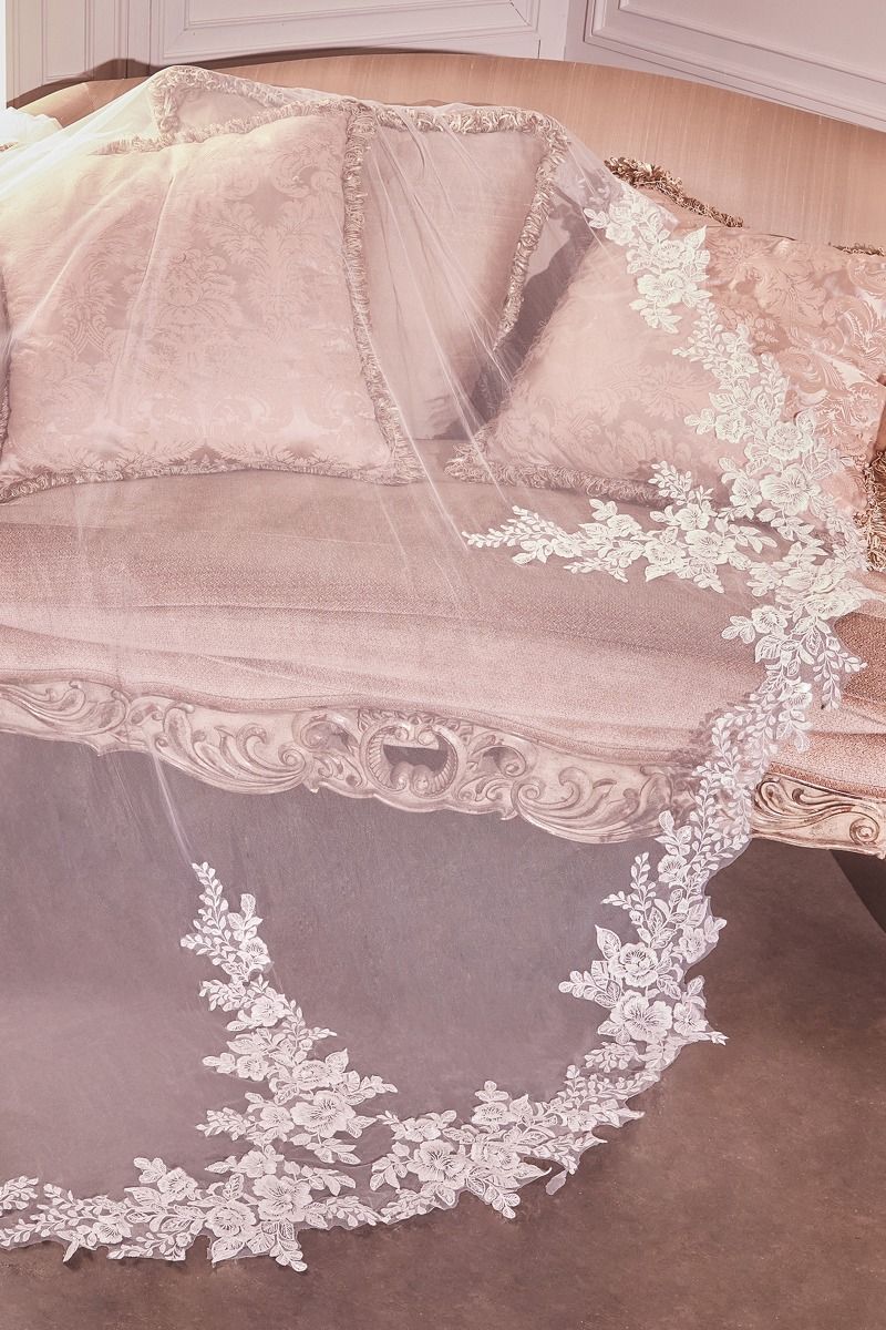 SANTORINI Floral Lace Royal Length Bridal Veil
