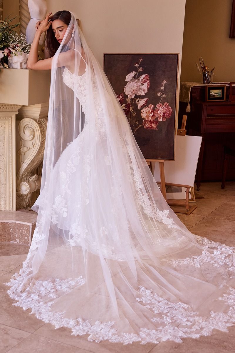 SANTORINI Floral Lace Royal Length Bridal Veil